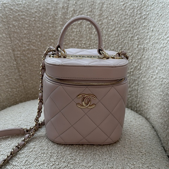 Authentic Lambskin Quilted Trendy Vanity Case small - Picture 12 of 12